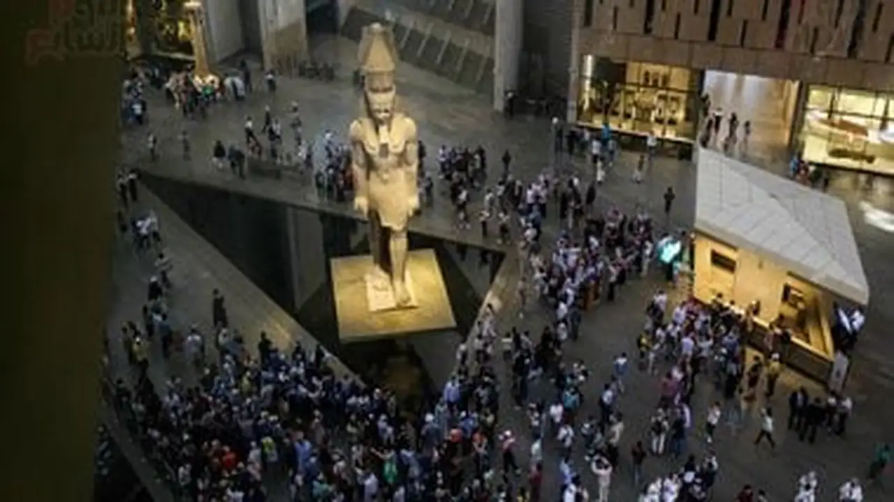 مصر تجذب الآلاف بطفرة سياحية جديدة في المتحف المصري الكبير